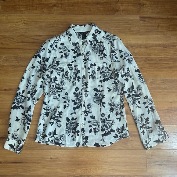 White House Black Market Black and White Floral Button Down Shirt - Picture 2 of 9